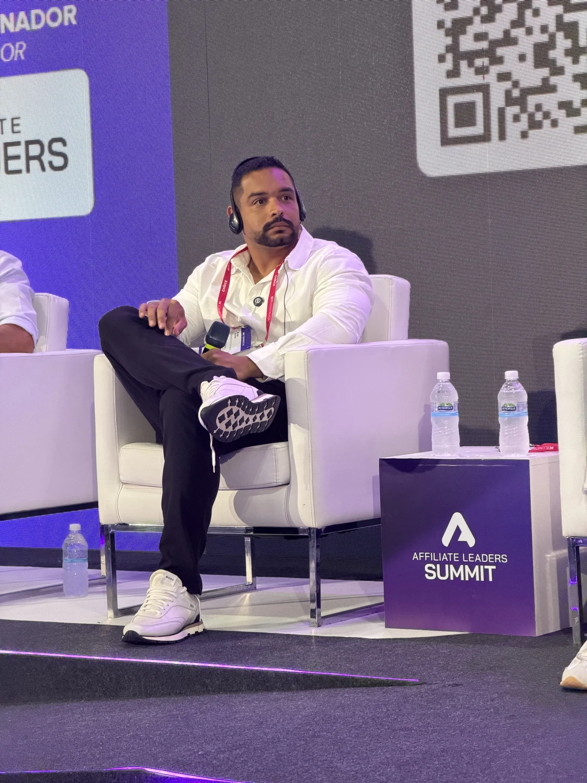 Guga Júnior no palco do Affiliate Leaders Summit